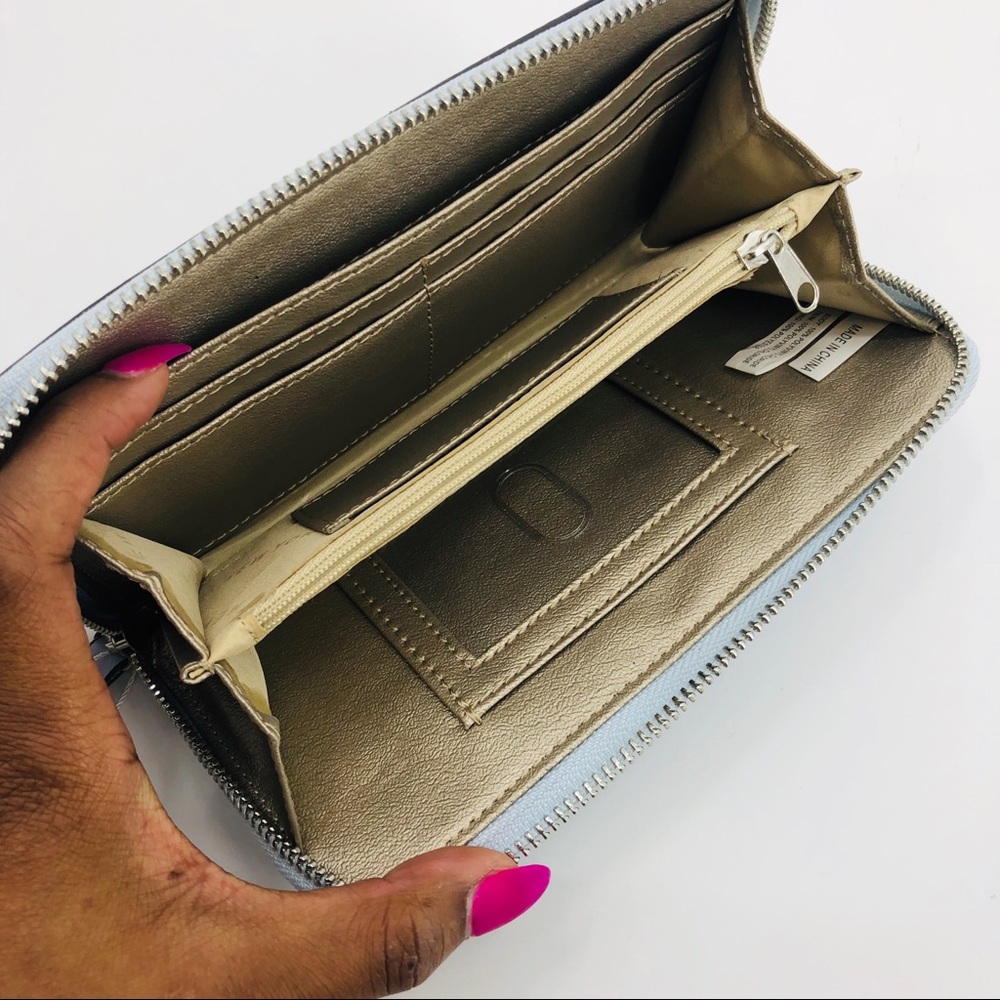 4 for $25 SALE!!!! New York & Co Wallet - Picture 5 of 7